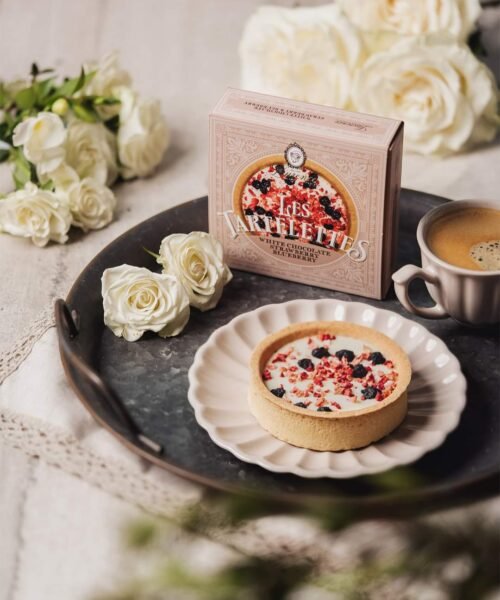 Alternative view of ΤΑΡΤΑ ΜΕ ΛΕΥΚΗ ΚΡΕΜΑ, ΜΥΡΤΙΛΑ ΚΑΙ ΦΡΑΟΥΛΑ