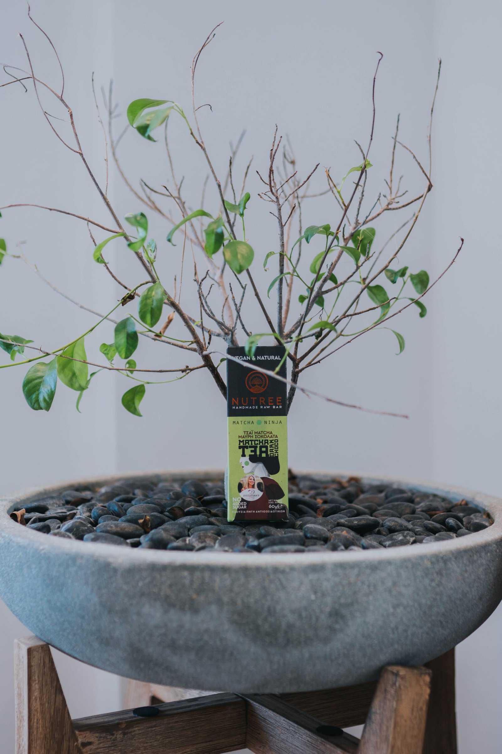 Nutree Raw Energy Bar Μάτσα Μαύρη Σοκολάτα - Image 2