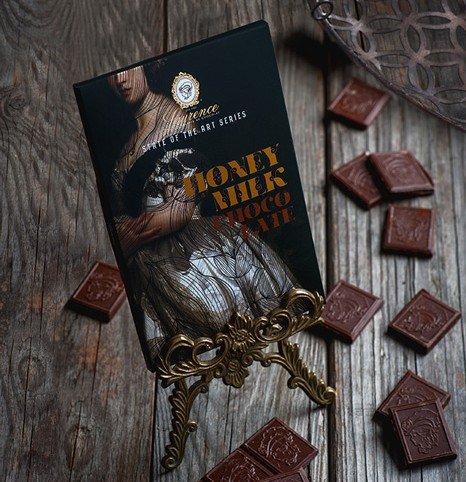 Alternative view of Σοκολάτα γάλακτος με 44%κακάο και μέλι